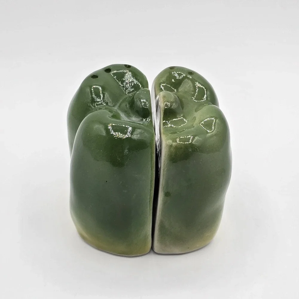 Vtg Whole Halved Green Bell Pepper Salt and Pepper Shakers‎ Ceramic Mcm Kitschy
